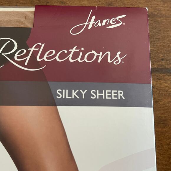 Hanes Silk Reflections Pantyhose Silky Sheer Size: AB, Color:  Brown C-8 - Picture 6 of 11